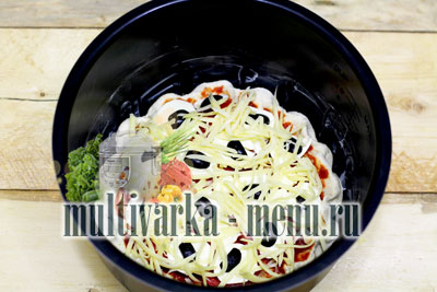 пицца с моцареллой и помидорами пицца в мультиварке с фото